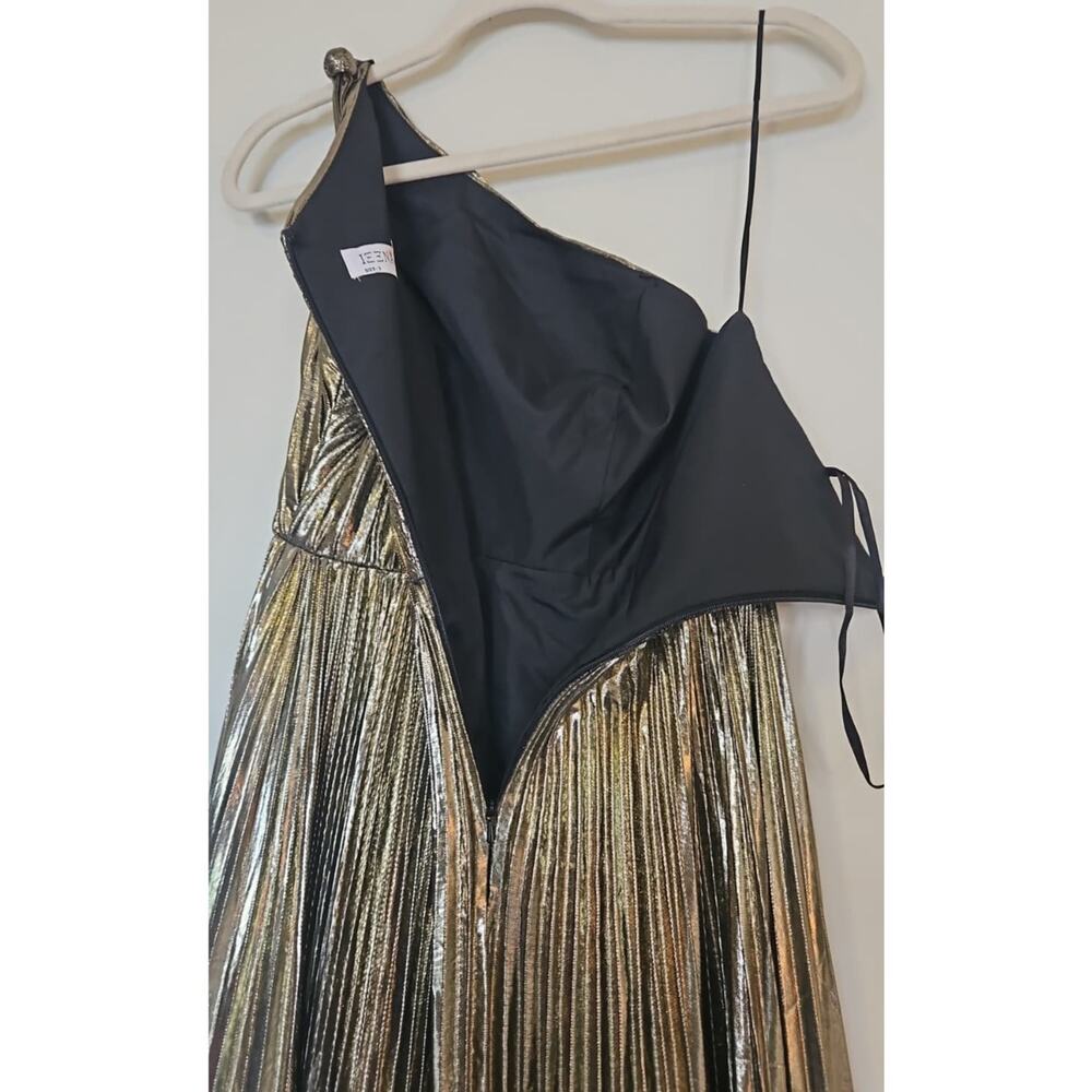 Gold Pleated Metallic One-Shoulder High-Low Gown – IEENA for Mac Duggal | Size 2 - Picture 5 of 10